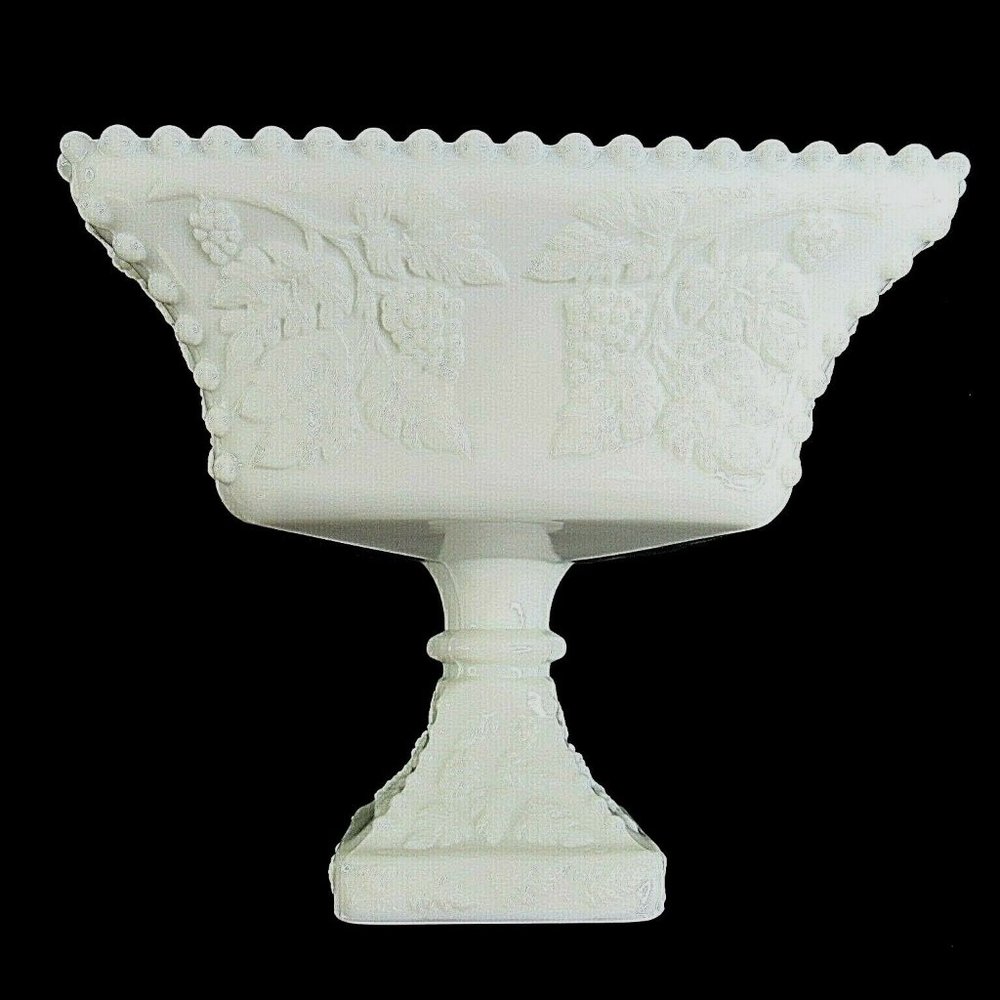 Vintage Milk Glass Square Fruit Bowl Westmoreland Grapes Design 6.5" - Picture 3 of 5